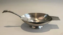Saucière en forme de cygne en métal argenté