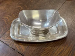 Saucière en métal argenté de la marque ERCUIS des années 1950