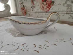 Saucière en porcelaine blanche evor france frise croisillons dorés