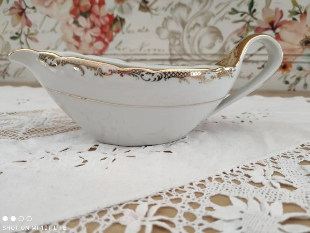 Saucière en porcelaine blanche evor france frise croisillons dorés