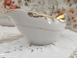Saucière en porcelaine blanche evor france frise croisillons dorés