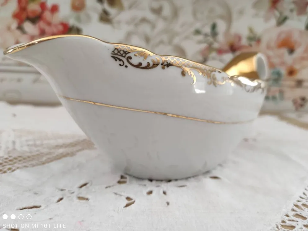Saucière en porcelaine blanche evor france frise croisillons dorés