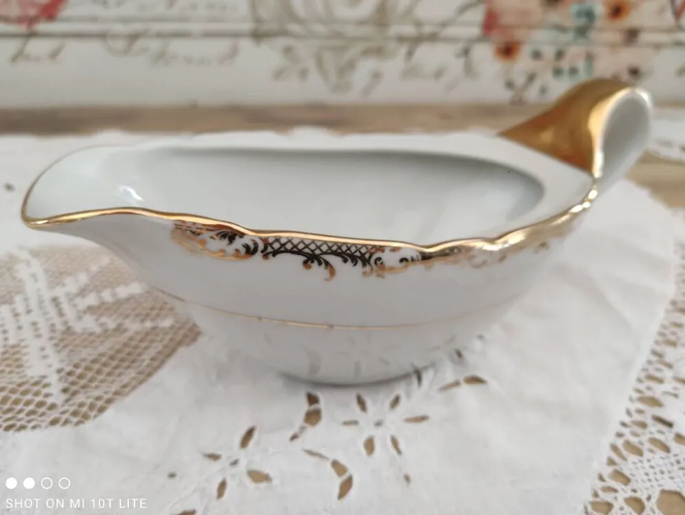 Saucière en porcelaine blanche evor france frise croisillons dorés