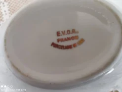 Saucière en porcelaine blanche evor france frise croisillons dorés