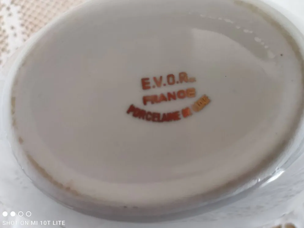 Saucière en porcelaine blanche evor france frise croisillons dorés