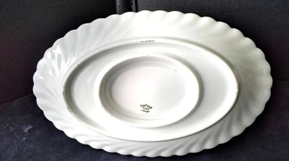 Saucière en porcelaine de Limoges Haviland Modèle "Torse "