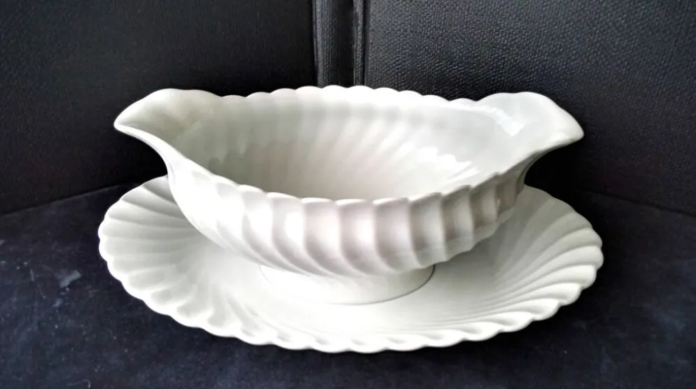 Saucière en porcelaine de Limoges Haviland Modèle "Torse "