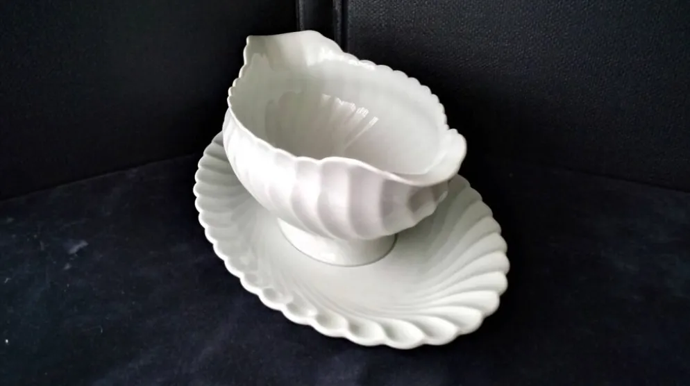 Saucière en porcelaine de Limoges Haviland Modèle "Torse "