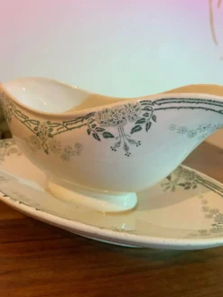 Saucière en porcelaine KG Luneville
