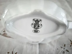 Saucière en porcelaine Manufacture blanche double filet or peint à la main