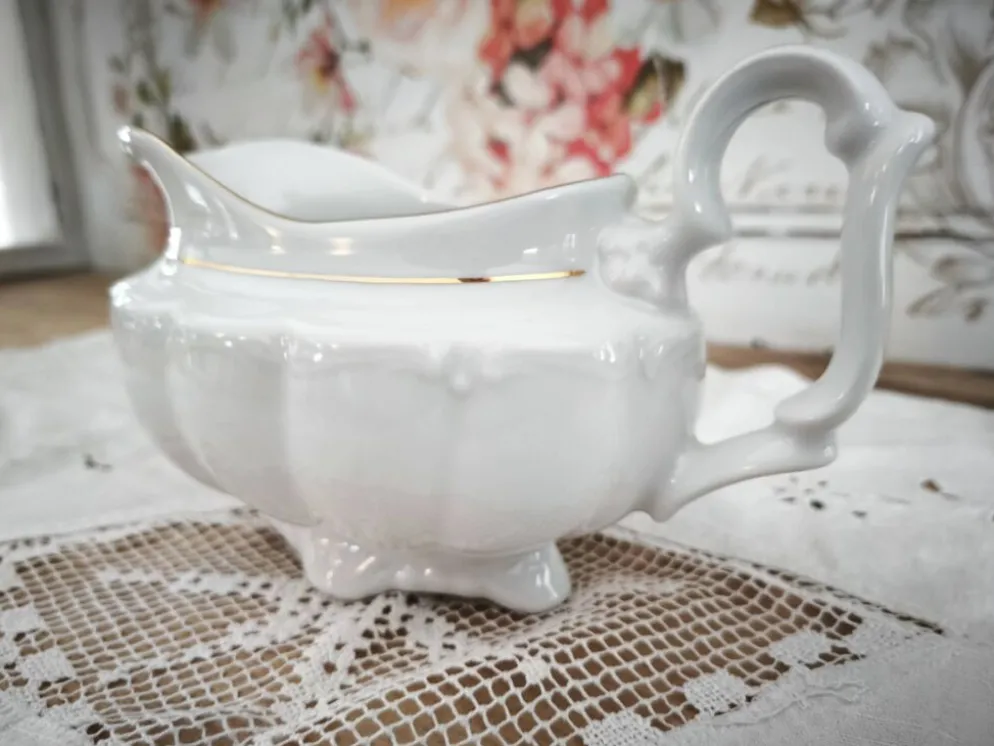 Saucière en porcelaine Manufacture blanche double filet or peint à la main
