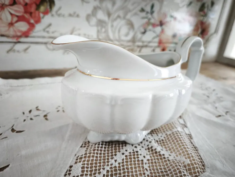 Saucière en porcelaine Manufacture blanche double filet or peint à la main