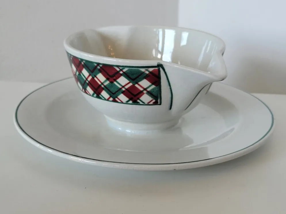 Saucière en porcelaine opaque décor carreaux