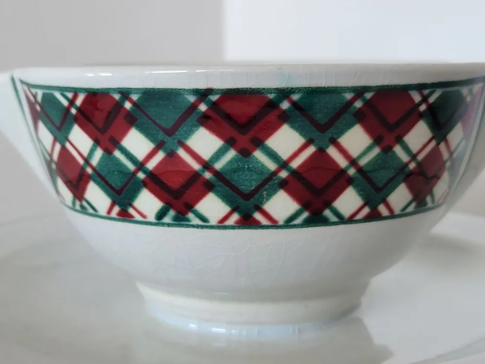 Saucière en porcelaine opaque décor carreaux