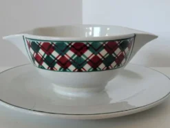 Saucière en porcelaine opaque décor carreaux