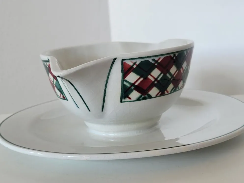 Saucière en porcelaine opaque décor carreaux
