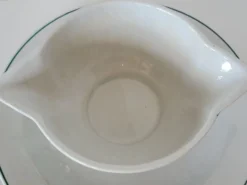 Saucière en porcelaine opaque décor carreaux