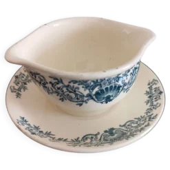 Saucière en terre de fer faïencerie de Longchamp décor Coquille
