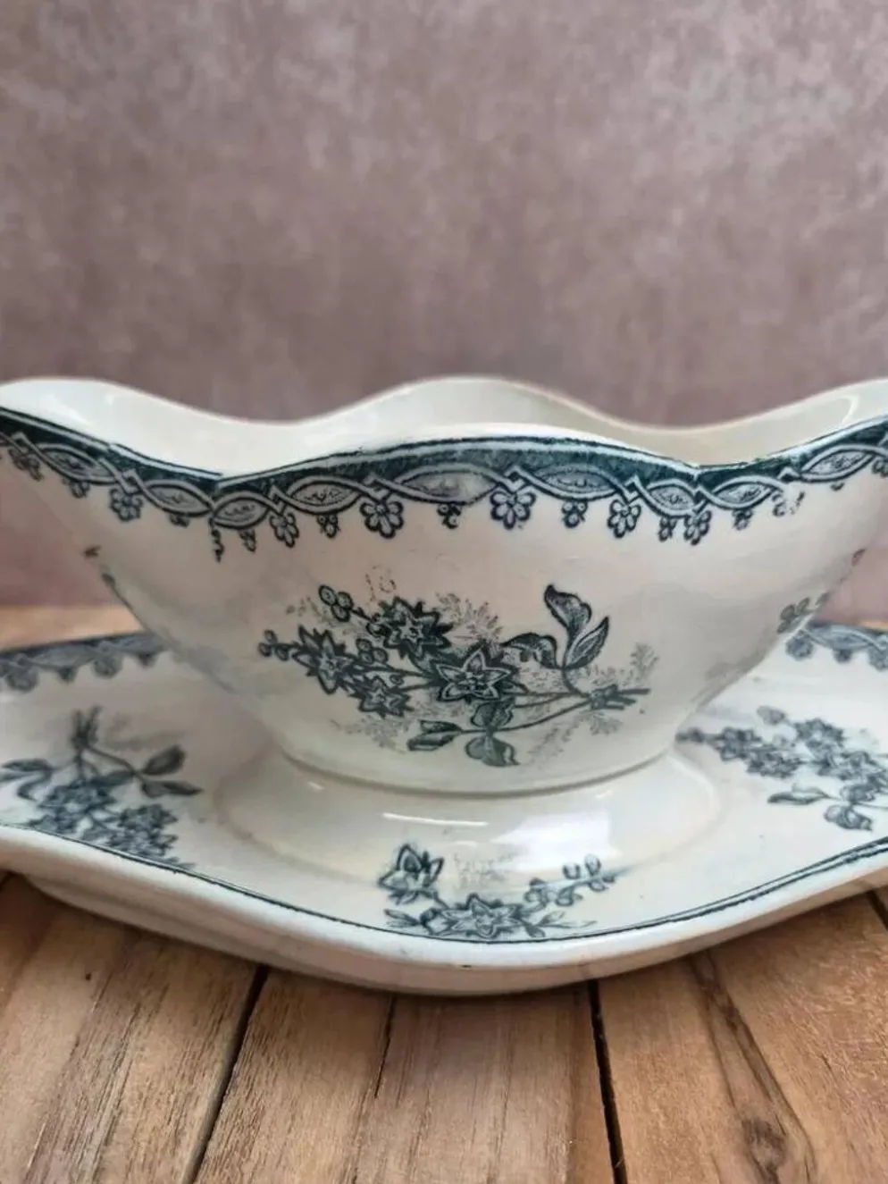 Saucière en terre de fer Saint-Amandinoise modèle Margot – décor bleu ancien