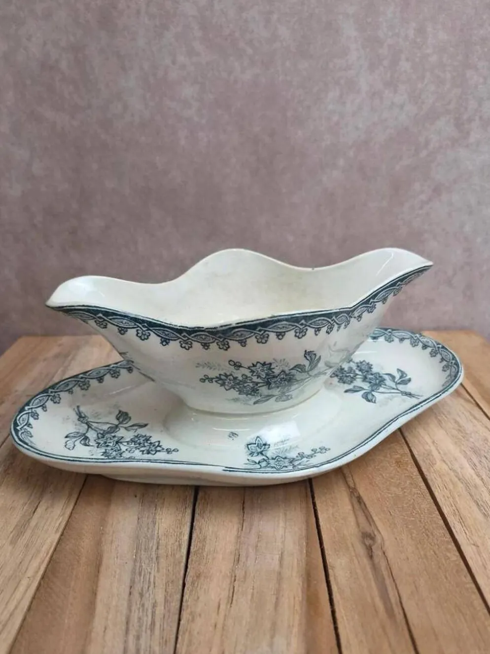 Saucière en terre de fer Saint-Amandinoise modèle Margot – décor bleu ancien