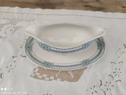 Saucière en terre de fer sarreguemines modèle carina décor frise bleue