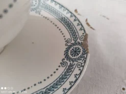 Saucière en terre de fer sarreguemines modèle carina décor frise bleue