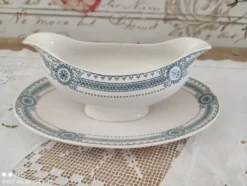 Saucière en terre de fer sarreguemines modèle carina décor frise bleue