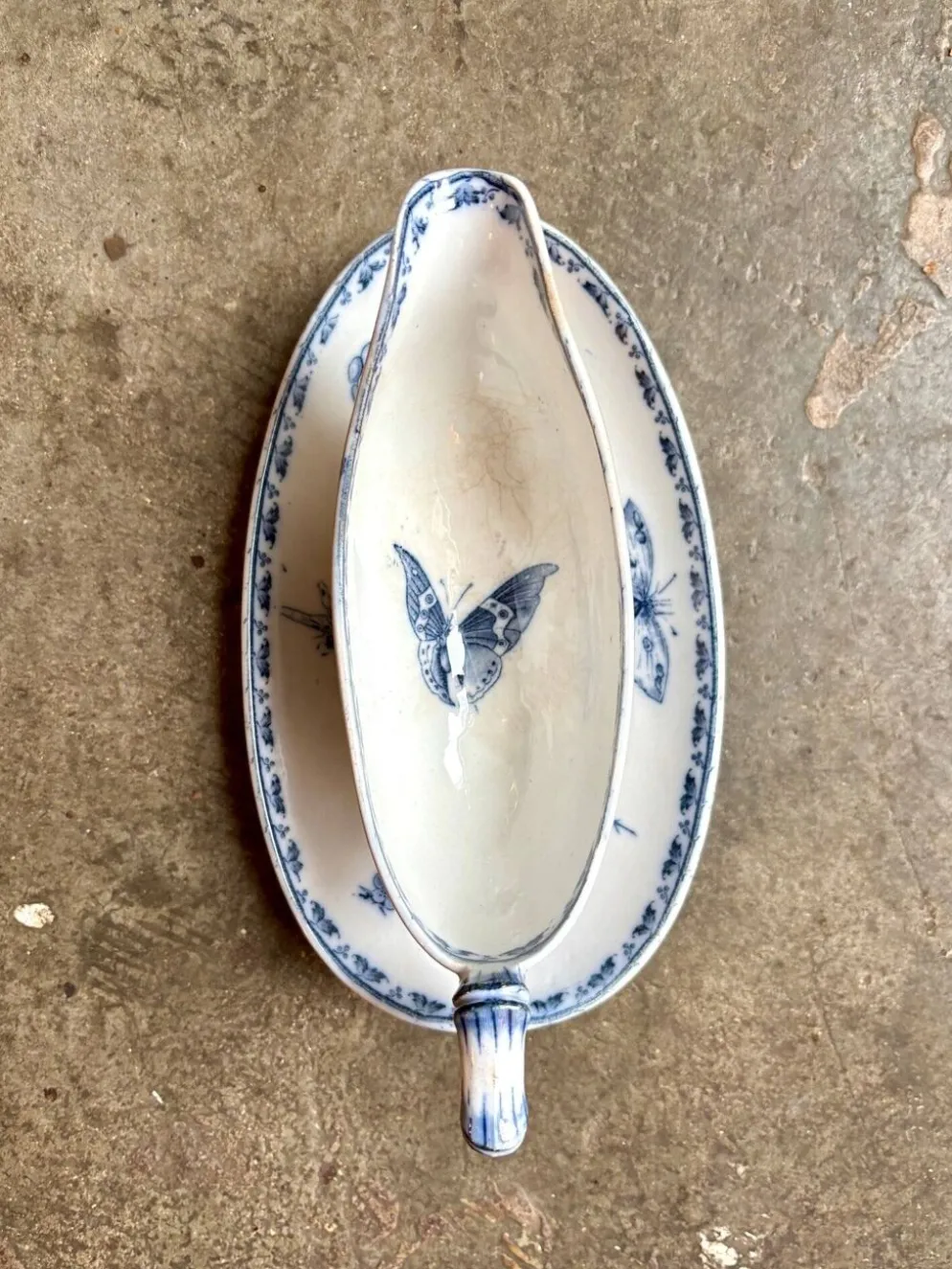 Saucière en terre de fer, service "Carmen"