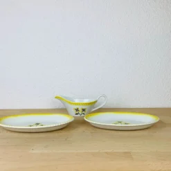 Saucière et deux raviers en faïence vintage