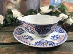 Saucière et son dormant Gien Royal