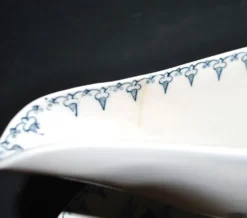 Saucière Flore ancienne en faïence opaque Sarreguemines Utschneider