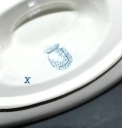 Saucière Flore ancienne en faïence opaque Sarreguemines Utschneider