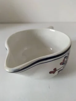 Saucière Gien ancienne – décor floral rouge & bleu – porcelaine opaque
