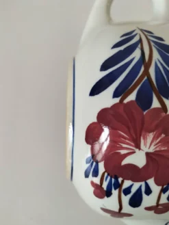 Saucière Gien ancienne – décor floral rouge & bleu – porcelaine opaque