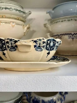 Saucière Gien en terre de fer bleue, service