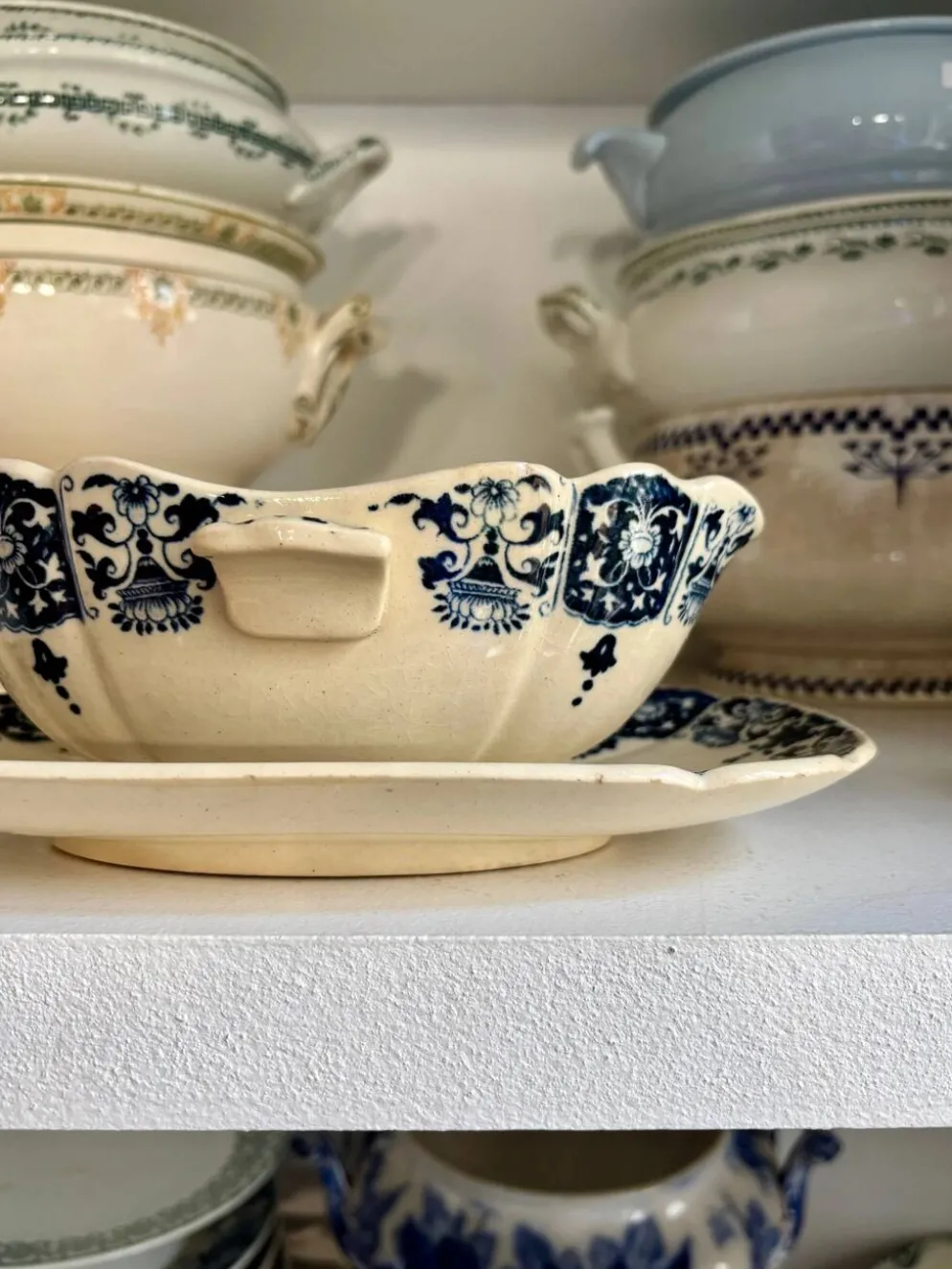 Saucière Gien en terre de fer bleue, service "Ibis bleu" n°1