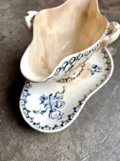 Saucière Gien en terre de fer, service "Chardons"