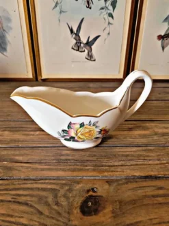 Saucière Gien Gardanne, roses couleur jaune, faïence vintage française