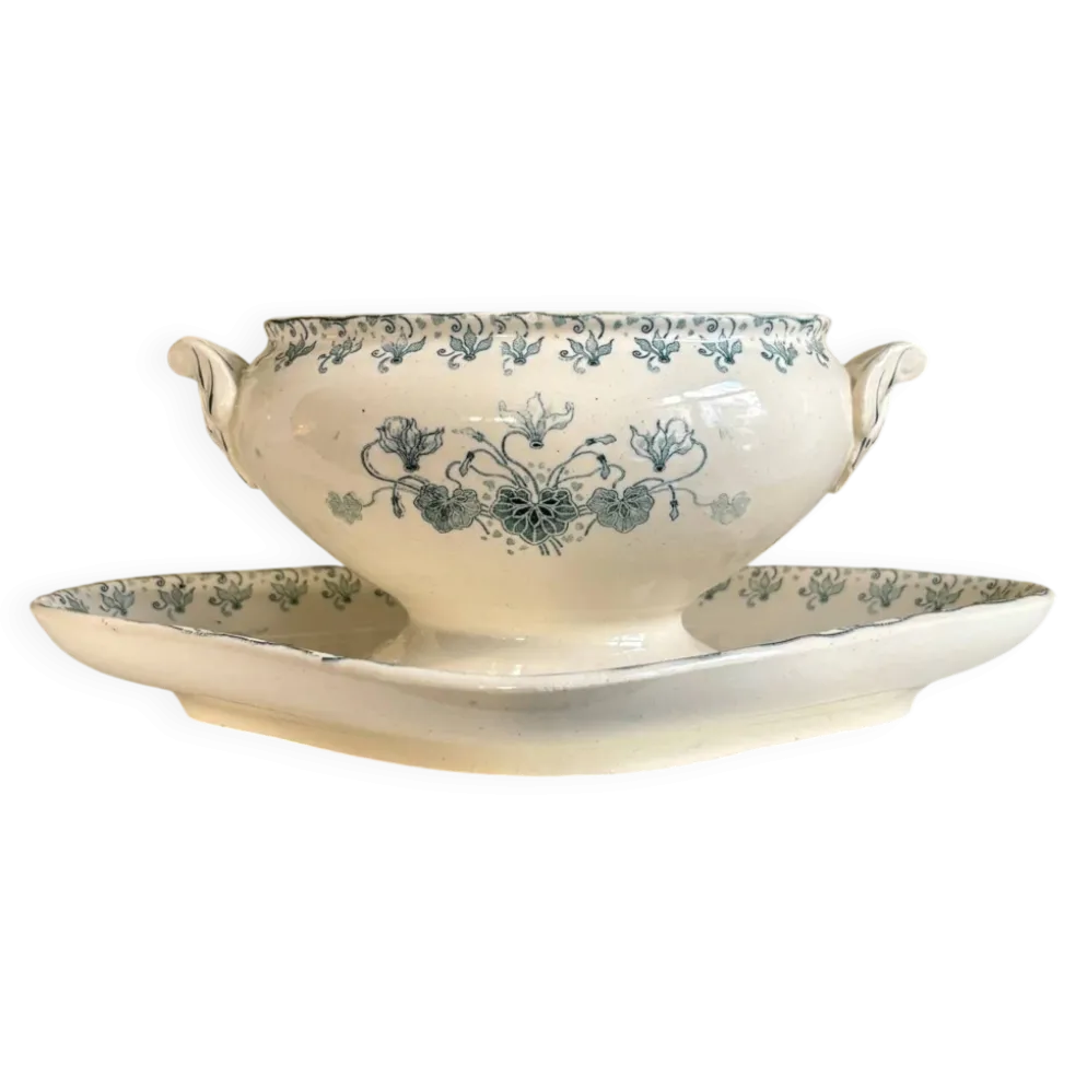 Saucière H.Boulenger à Choisy-le-Roi en terre de fer, service "Cyclamen"