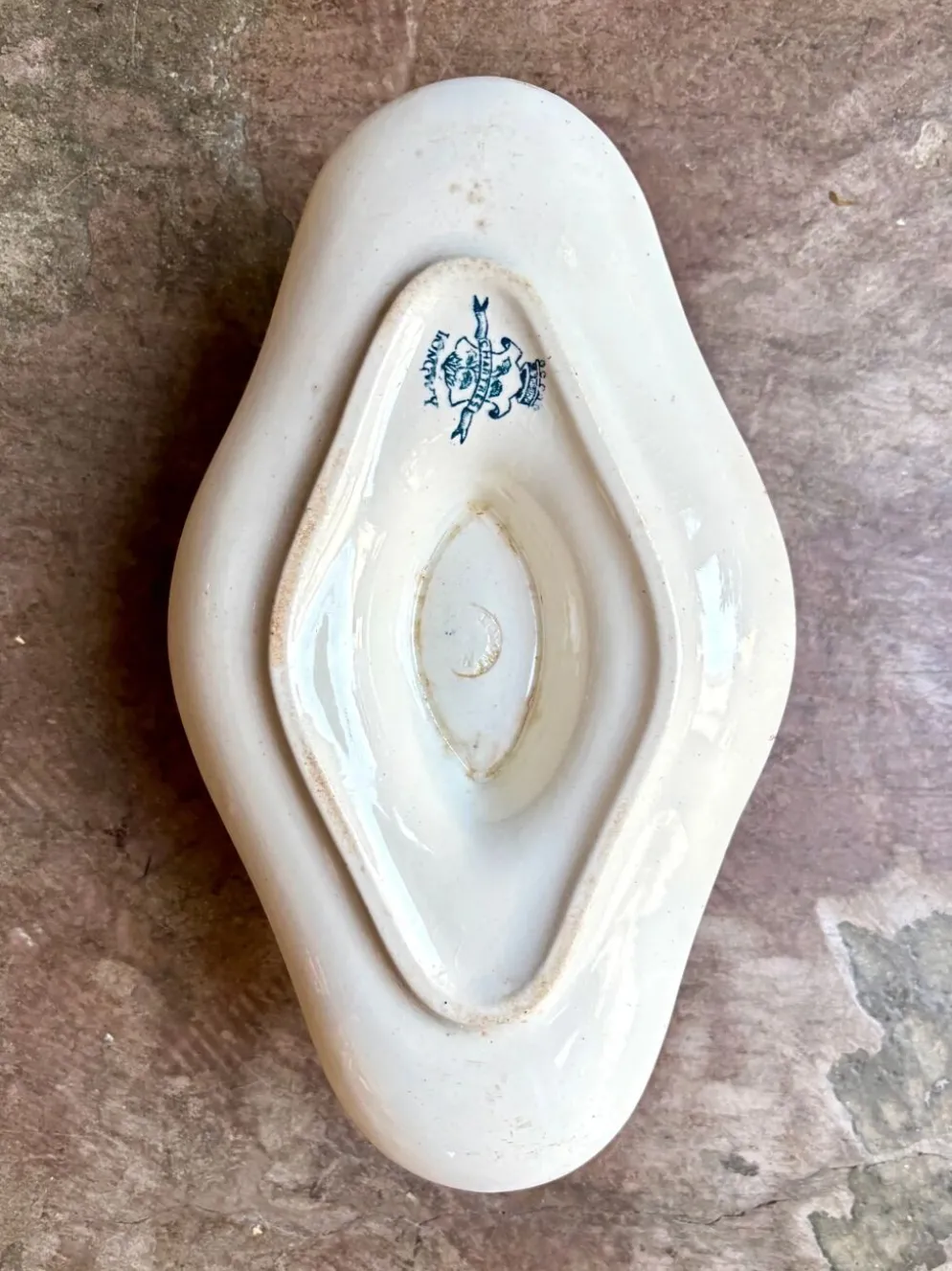 Saucière Longwy en terre de fer bleue, service "Chartres"