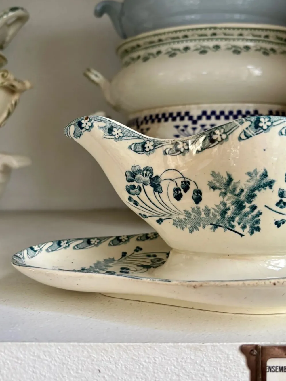 Saucière Longwy en terre de fer bleue, service "Chartres"