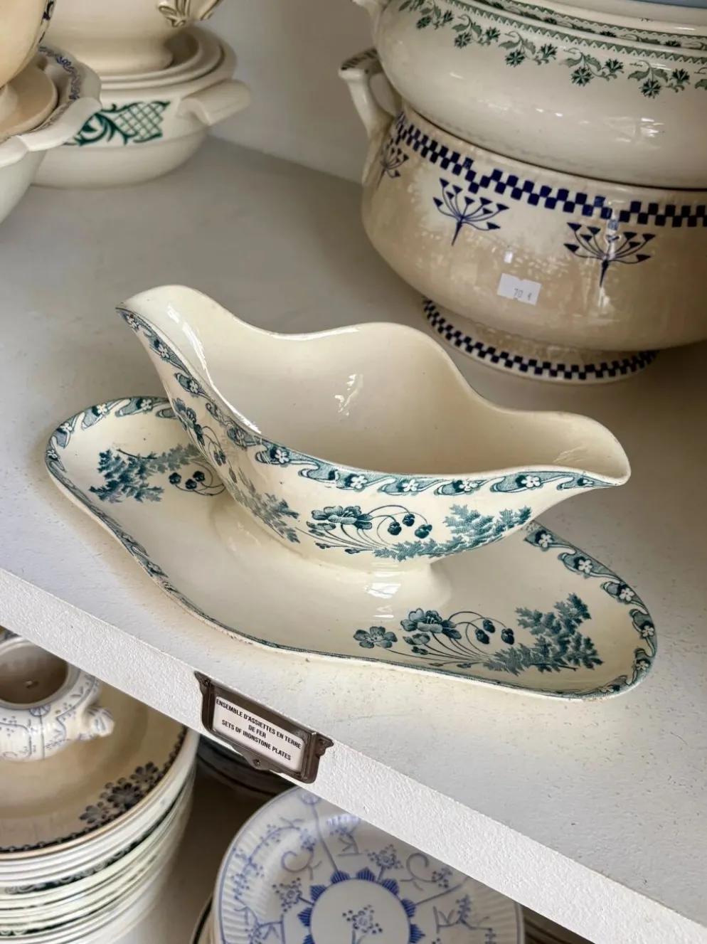Saucière Longwy en terre de fer bleue, service "Chartres"