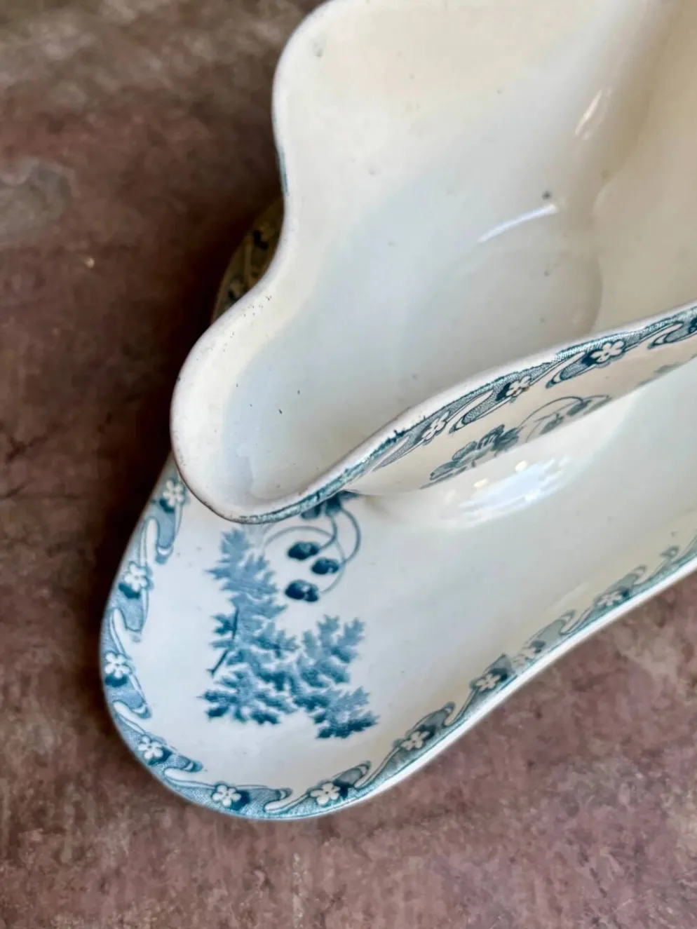 Saucière Longwy en terre de fer bleue, service "Chartres"