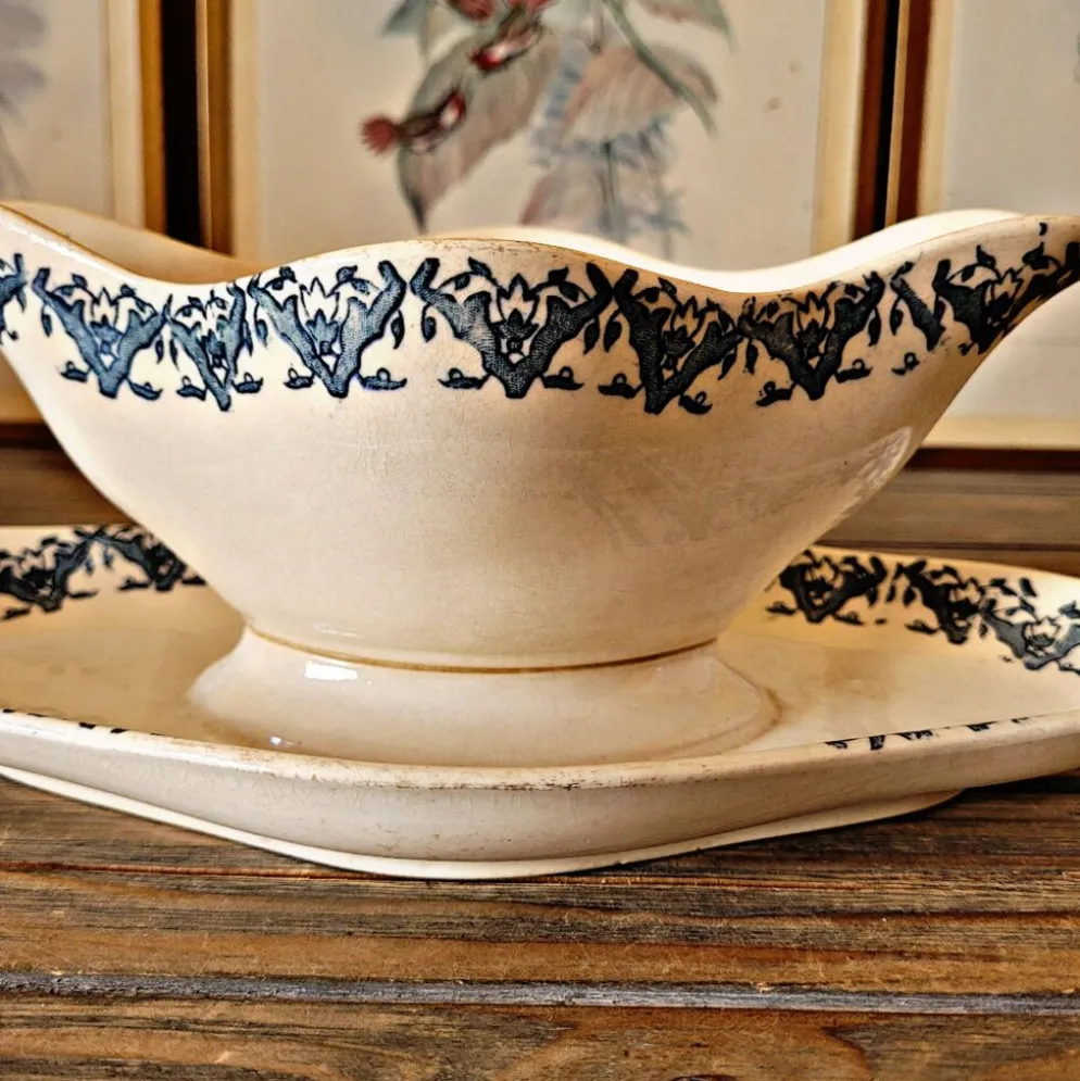 Saucière Longwy terre de fer Rhodes, fin 19 ème, décor bleu
