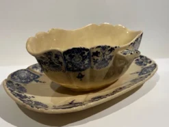 Saucière manufacture de Gien début XX siècle .