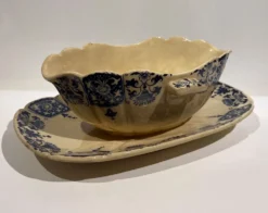 Saucière manufacture de Gien début XX siècle .