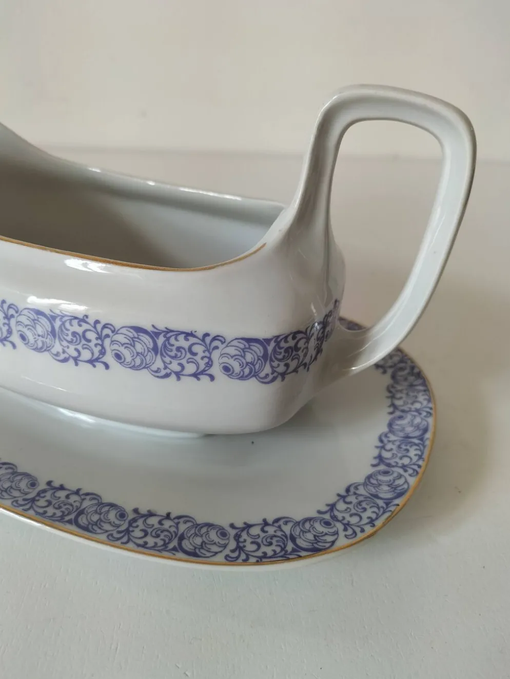 Saucière porcelaine Bavaria H.J.Co parme 1920–30
