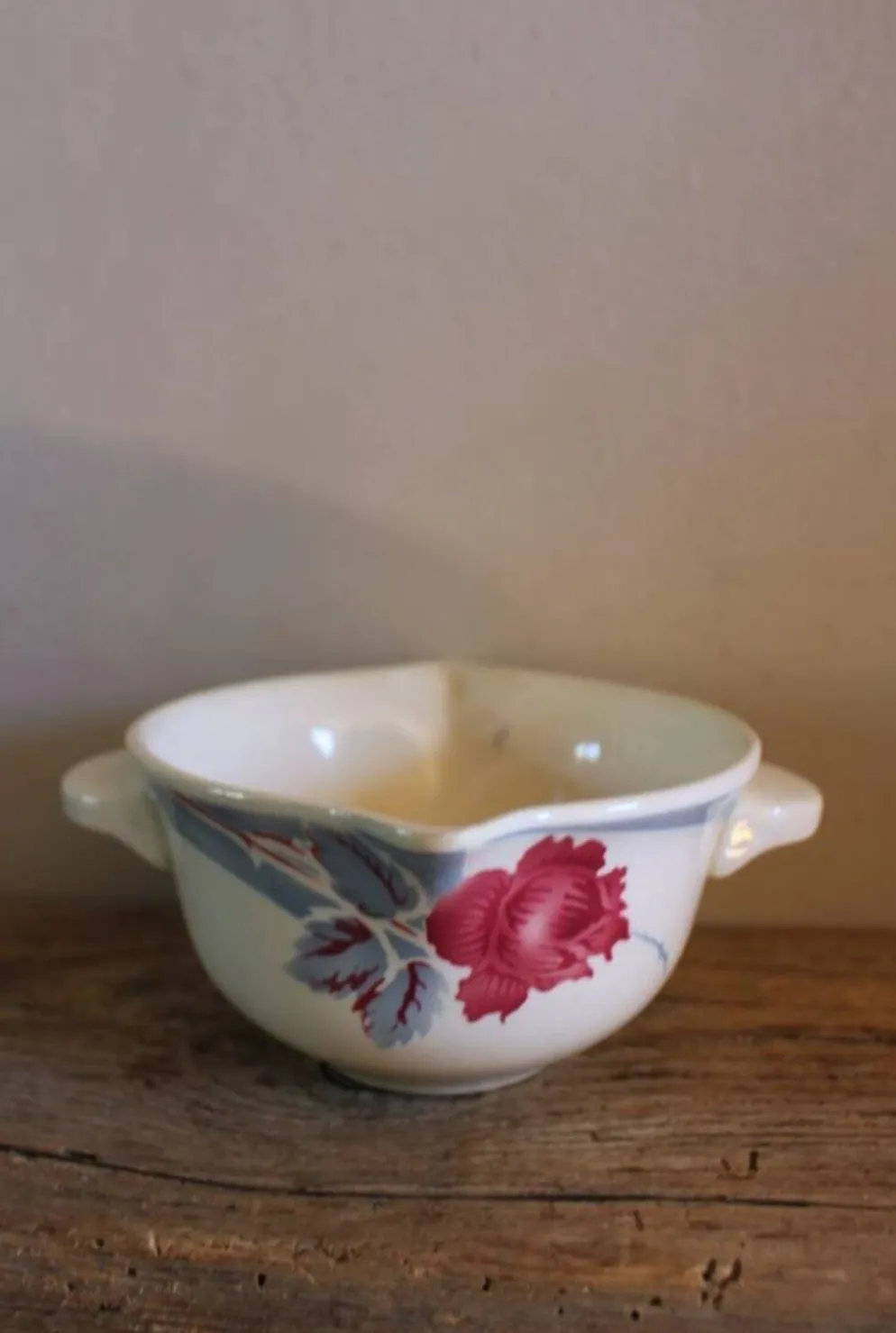 Saucière Rose rouge feuillage bleu Antinea Sarreguemines Art déco