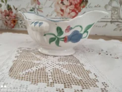 Saucière salins france en faïence mouchetée décor foral bleu clair