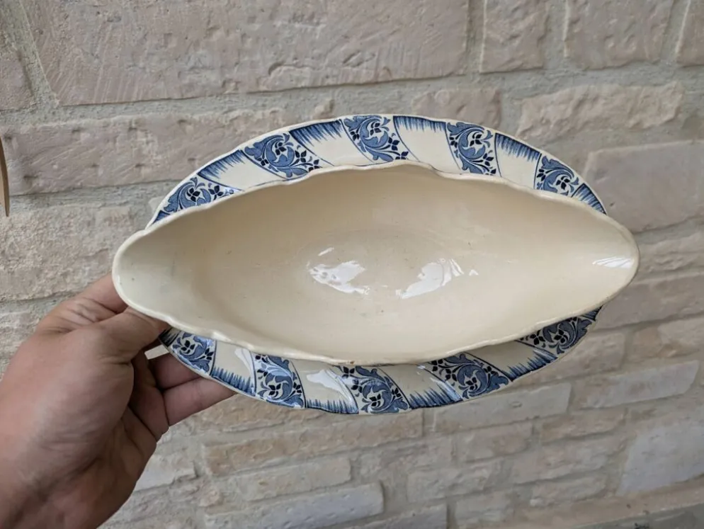 Saucière sur dormant fixe Sarreguemines terre de fer motif floral bleu